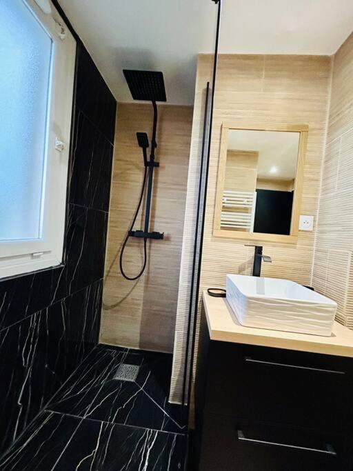 T4 Jolie Vue Avec Jaccuzzi Lejlighed Vitrolles  Eksteriør billede