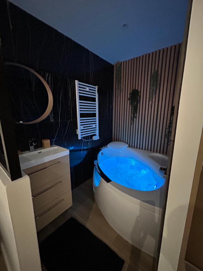 T4 Jolie Vue Avec Jaccuzzi Lejlighed Vitrolles  Eksteriør billede